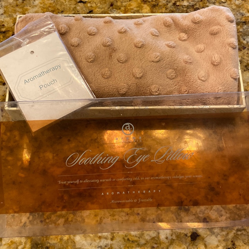Aromatherapy soothing eye pillow